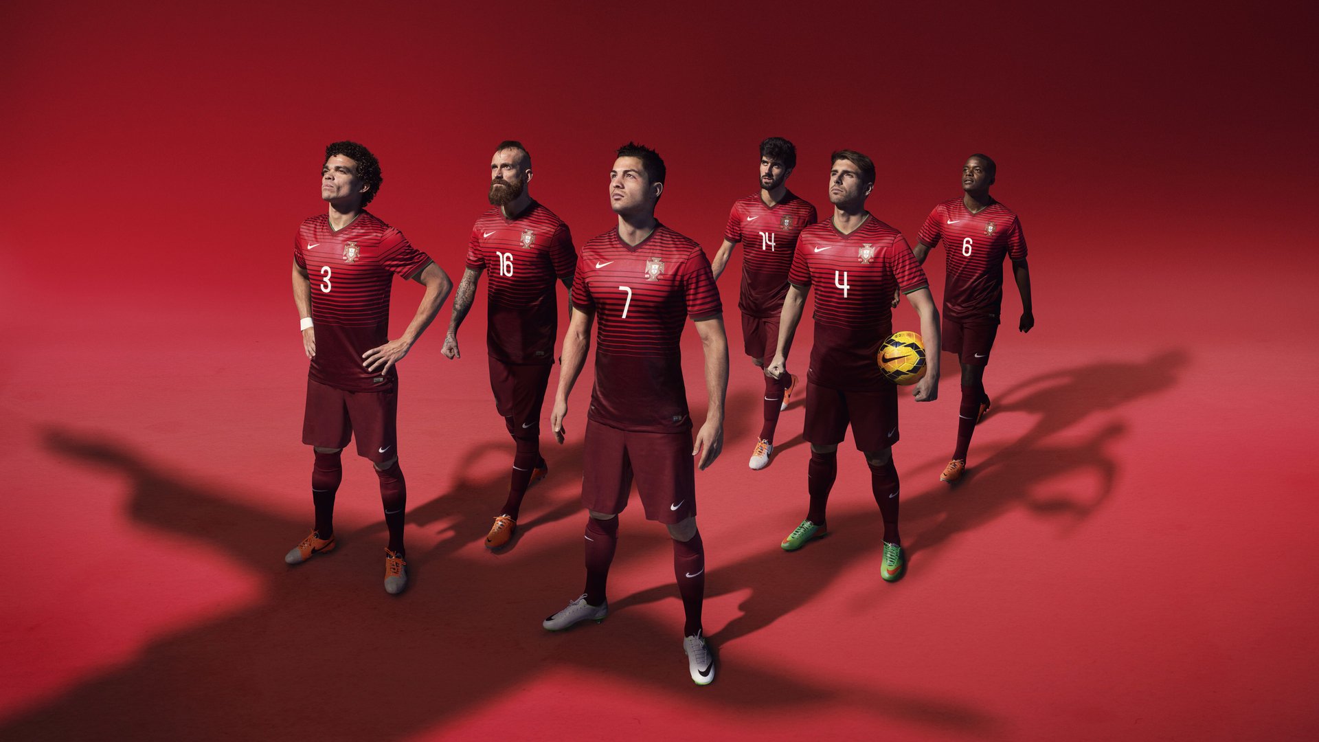 爱游戏中国官网-_极地极限跑：在白雪皑皑中奔跑_，极地雪地车